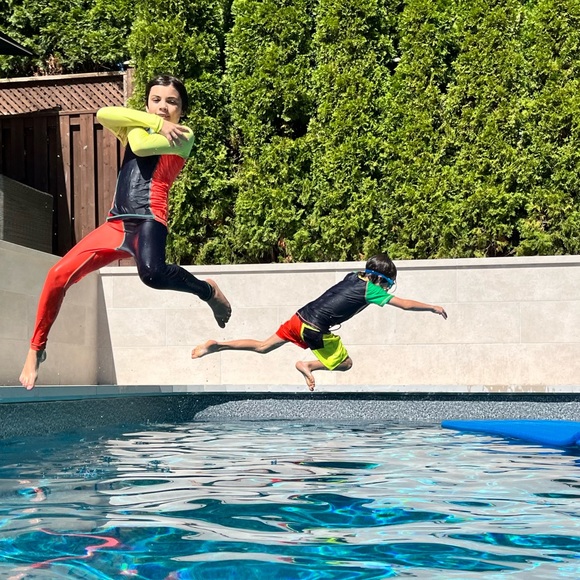 SwimHumyn hi vis swim suit shorts and t-shirt rash guard EUC - Picture 8 of 8